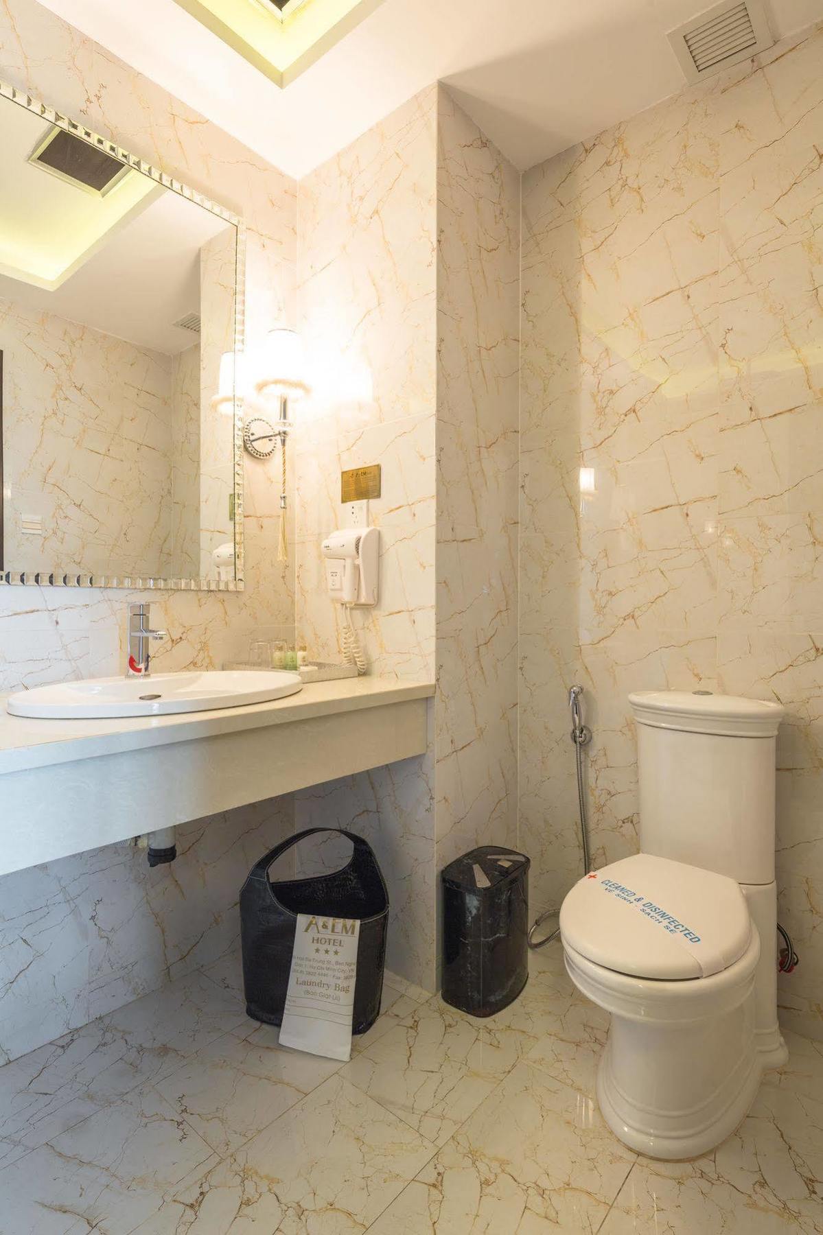 A&Em Hai Ba Trung Hotel Хошимін Екстер'єр фото